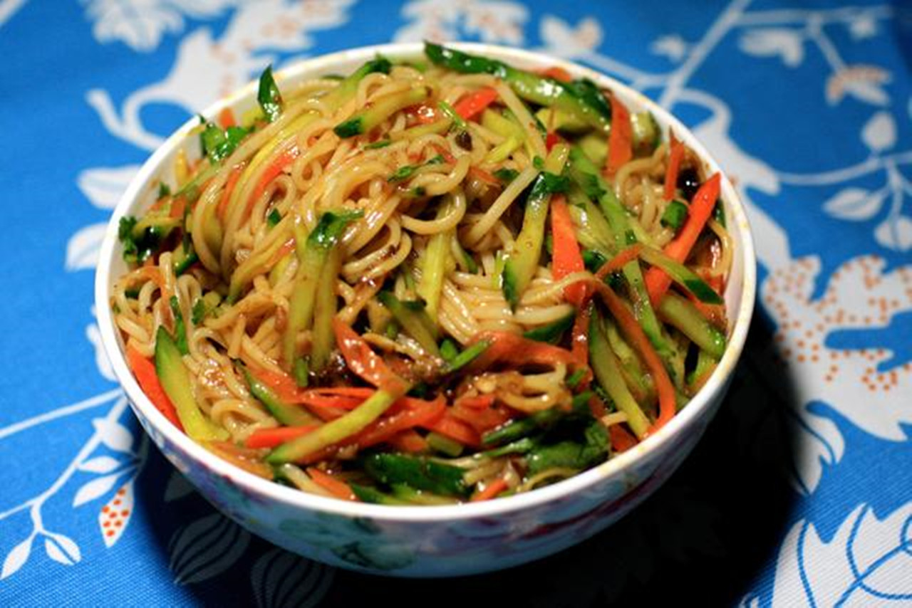 几种凉面的做法,酸辣爽快,夏天吃它开胃过瘾|面条|凉面|辣椒粉_新浪