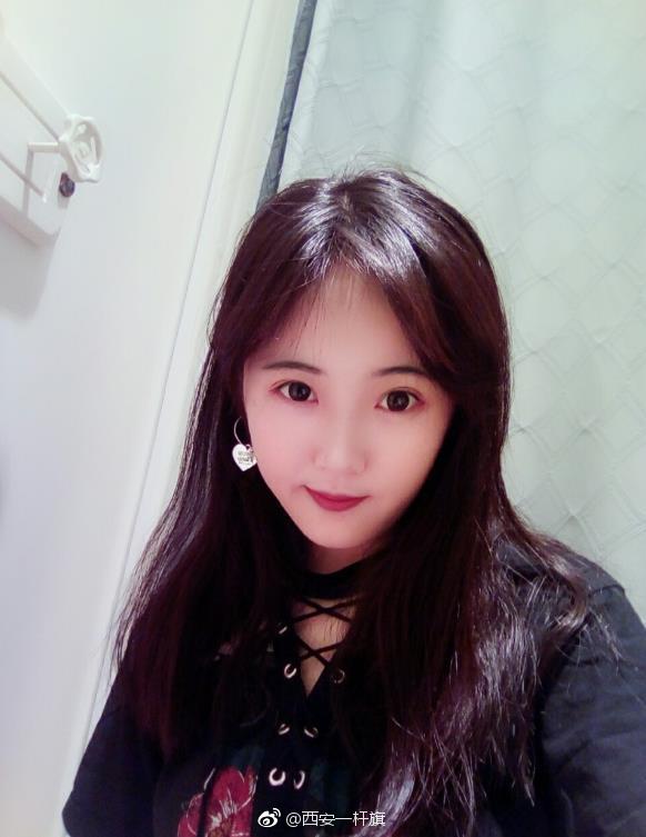 翘 ,今年18岁,身高169,高中毕业,艺考空乘专业准大学生,正宗西安女孩