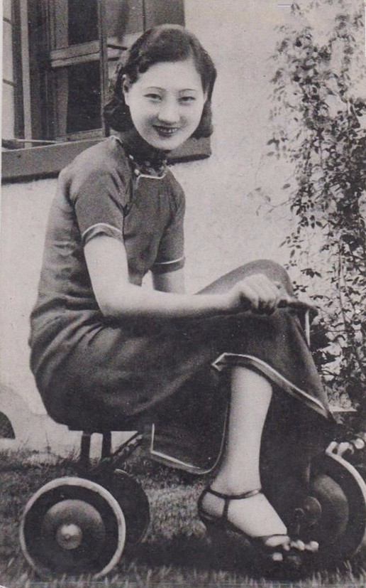 民国老照片:看看身着旗袍的民国女人有多美,风雅又迷人!