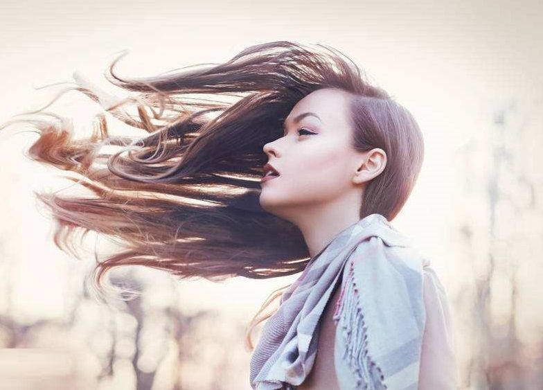 心理测试:你喜欢哪个风中的女孩,测爱情到来ta对你的心意如何