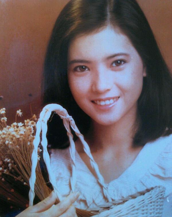 蓝洁瑛旧照搜集,长发撩人,短发清新,与刘德华的合照太配了