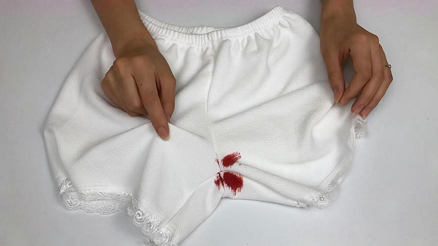 安全裤上干血渍难清洗,只要撒上它搓一下,新老血渍都能轻松去除