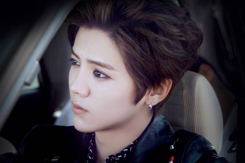 娱乐圈是左撇子的明星,除赵丽颖和鹿晗,你还知道谁