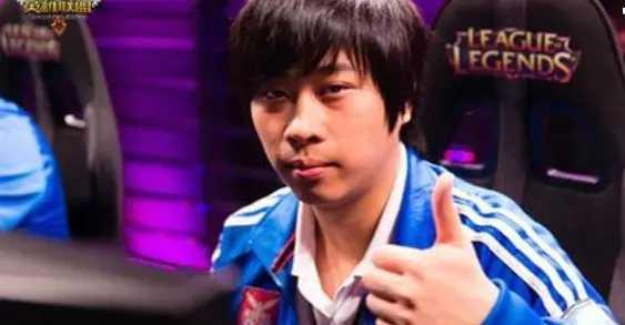 当年被卢本伟演的女枪现在竟然是lpl职业选手