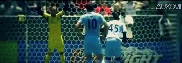 是什么使巴洛特利封神,梅西跪拜?盘点球星们的