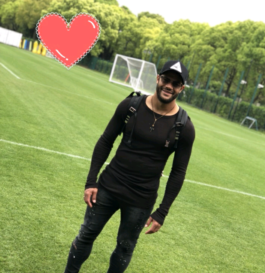 上海上港球员胡尔克,近日晒出自己的照片,没想