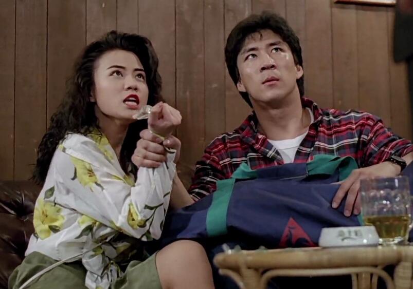 《龙之忍者》而红遍亚洲,与事先最红的周润发合演《老虎出更》