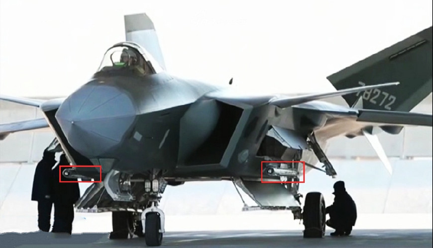 歼-20弹舱开启画面