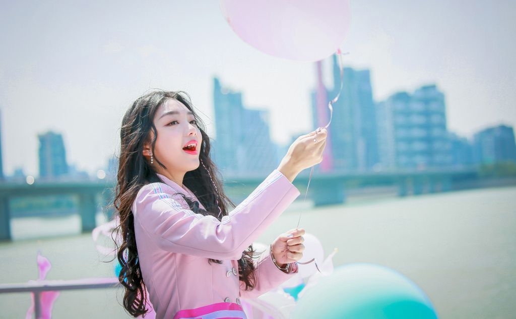 李紫婷积极加入夜聊话题,力破与火箭少女团员不和传闻