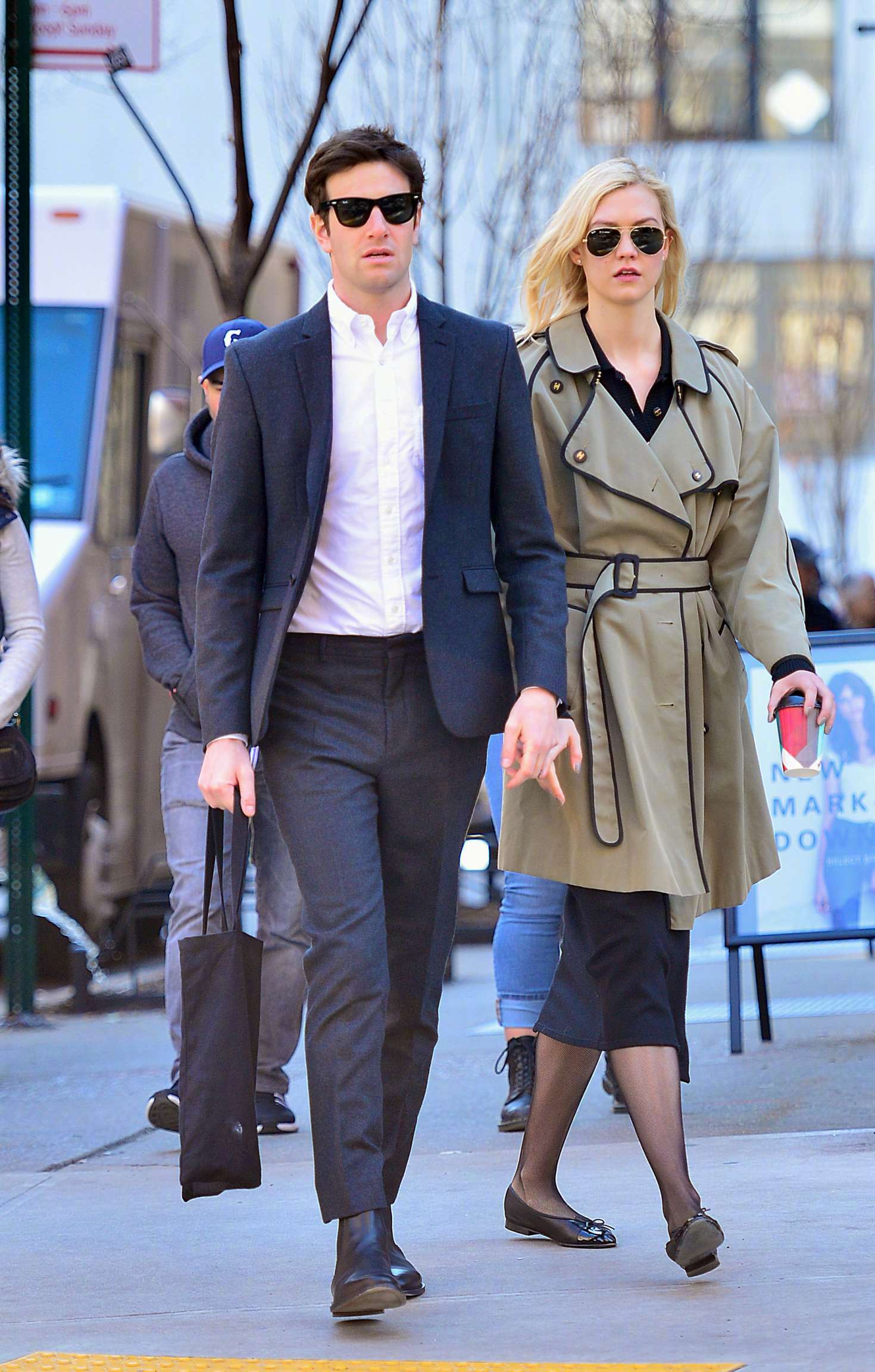 超模karlie kloss和她帅气的男友joshua kushner复活节在纽约外出的街