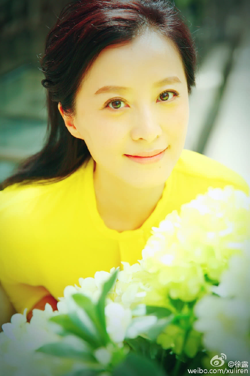 她曾是戏中赵薇身边"疯女人",当红时不嫁豪门嫁才子终获幸福!