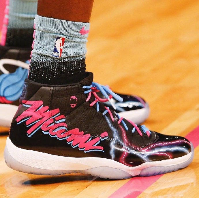 昨日阿德巴约上脚罪恶迈阿密主题球鞋,配色相当酷!