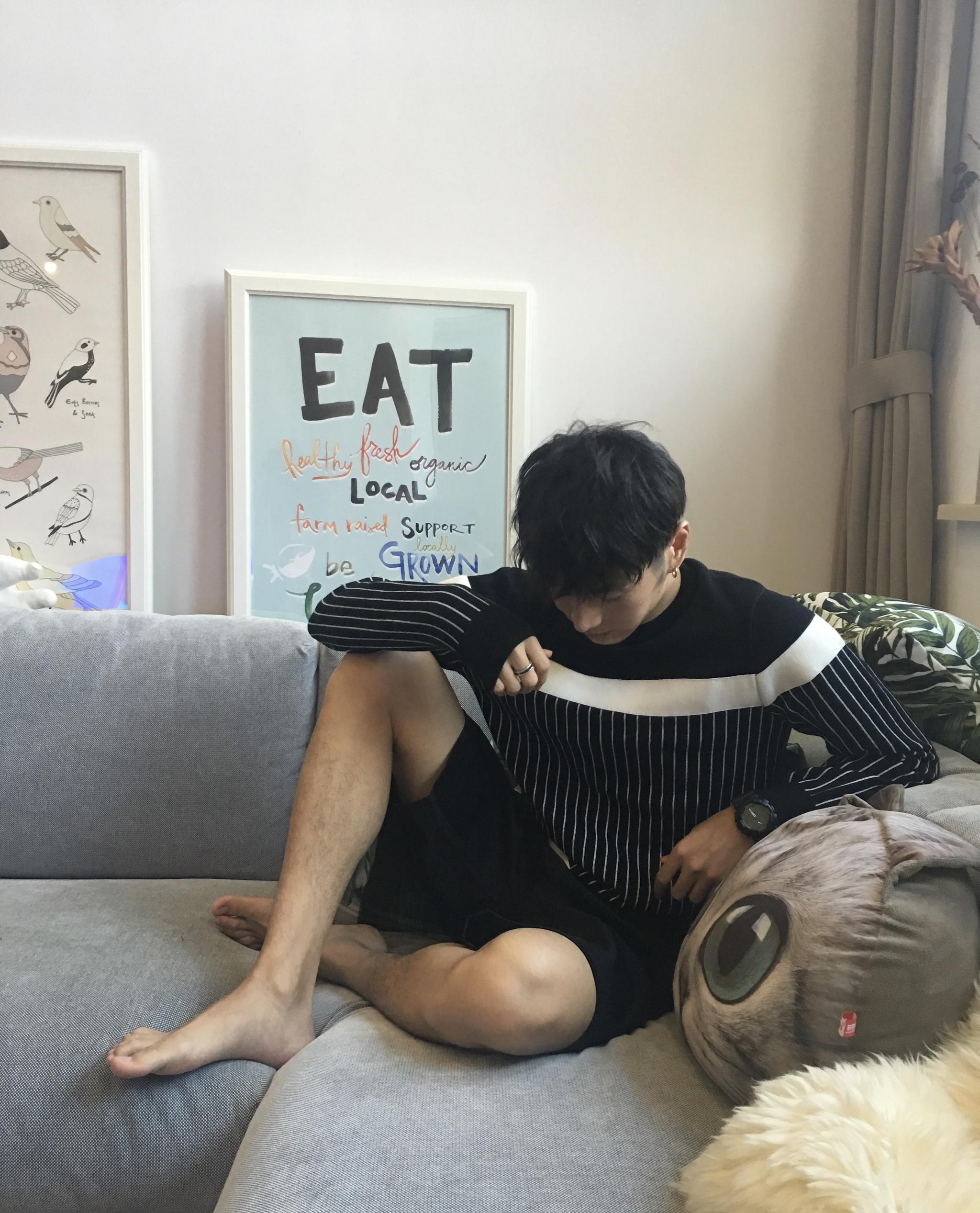 分享一枚帅气长腿小哥哥