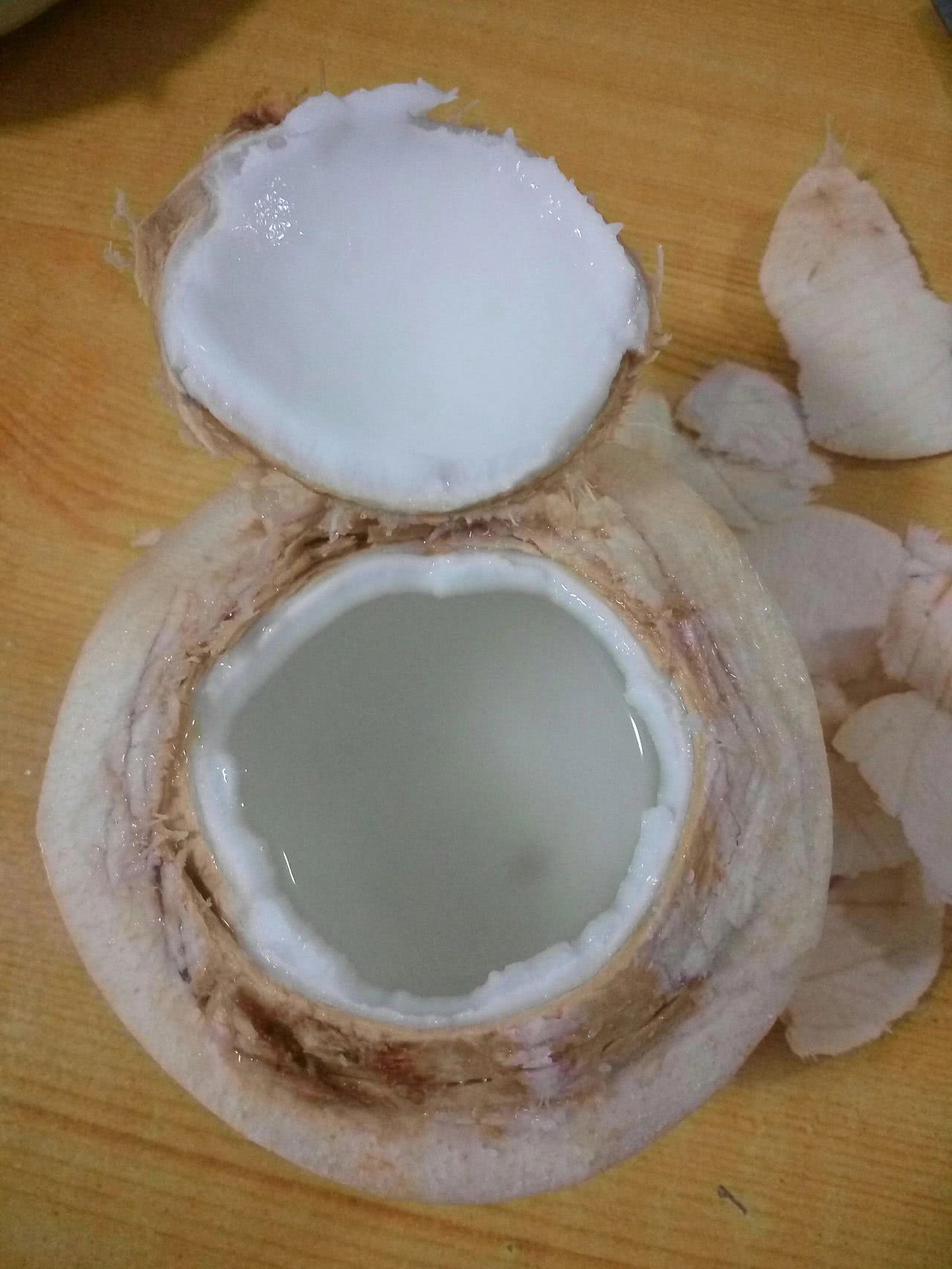 2分钟开椰子用菜刀就能搞定