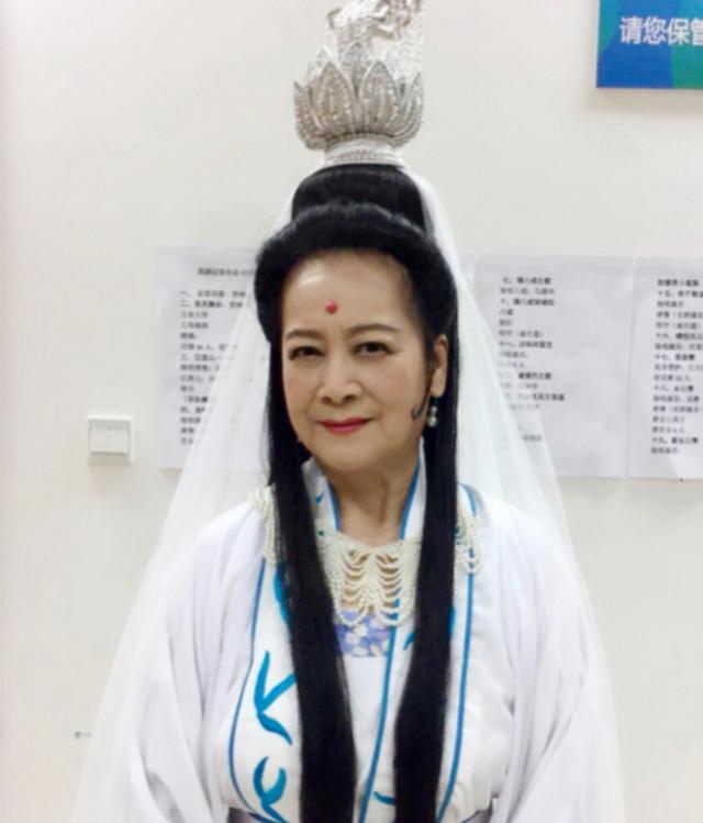 75岁"观音"左大玢近照曝光,面容慈祥端庄典雅,这才是最美女神