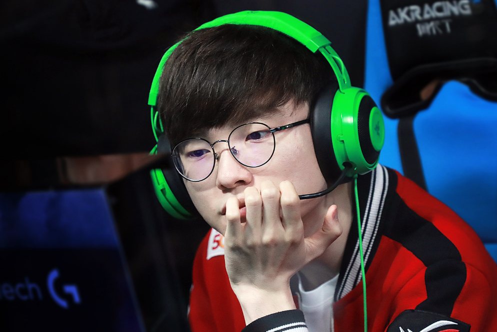 这大概是今年faker笑得最开心的一次了吧?