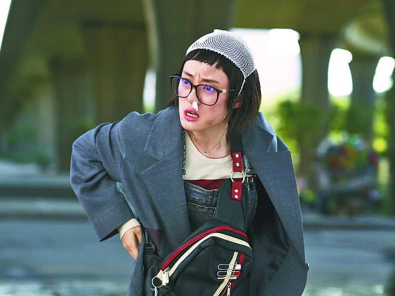 女星罕见雷人丑照:杨幂没法看,热巴出乎意料,赵丽颖够笑半年