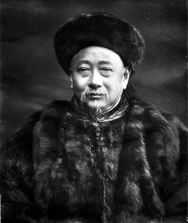 这个开疆扩土的大将死后,大家都自愿朝他死的地方下跪痛哭!