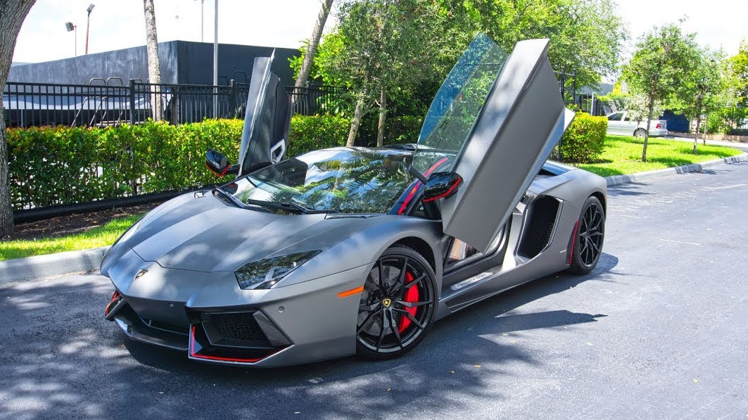 实拍兰博基尼lp700-4原来敞篷是这样打开的长见识了