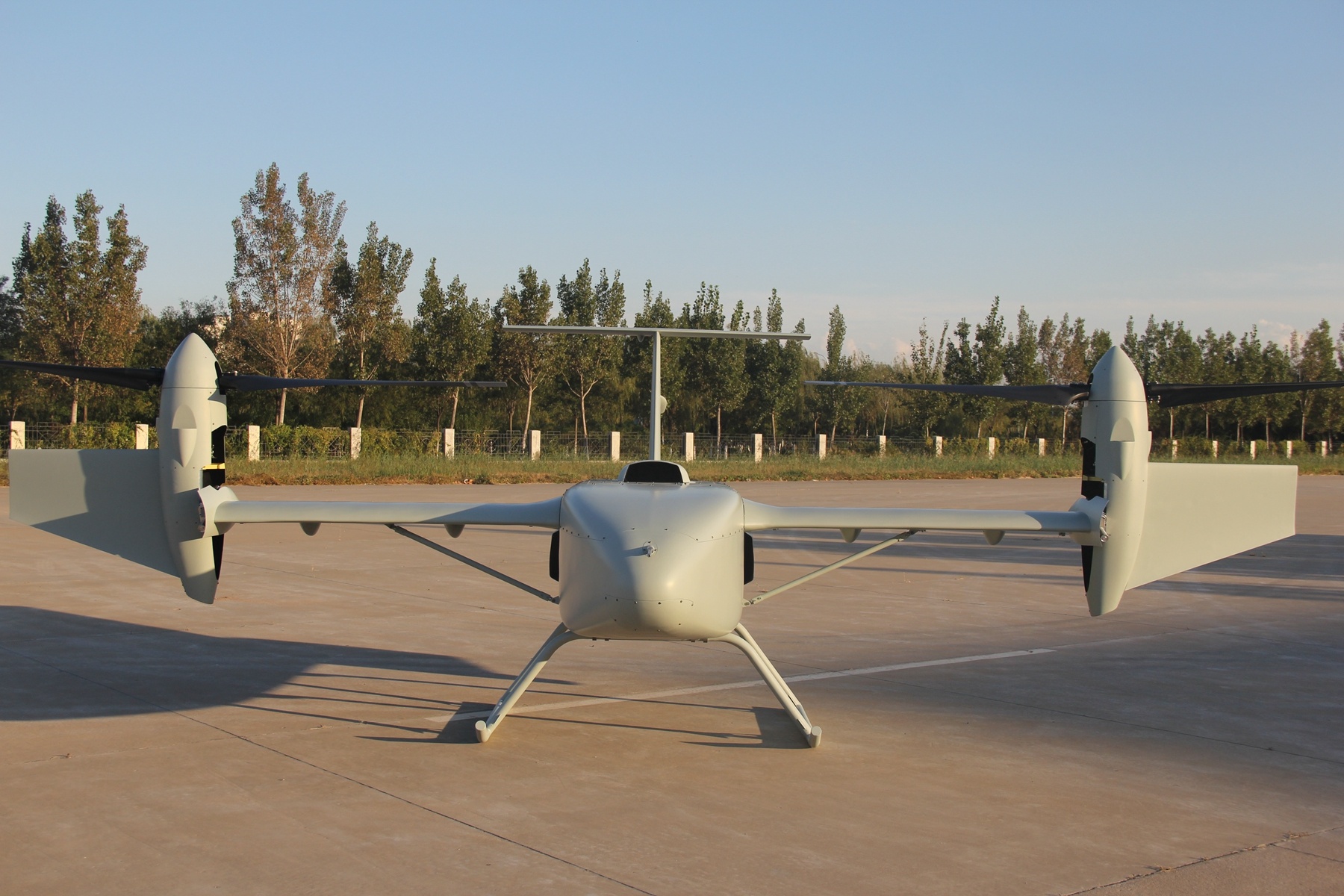 转旋翼无人机彩虹-10惊现珠海,设计理念与最新的美国贝尔v247无人机