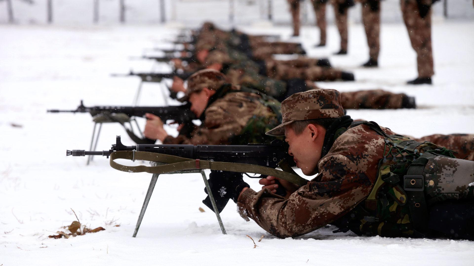 在部队,步枪子弹30发,射击正爽没弹了,结果老兵透露了实情