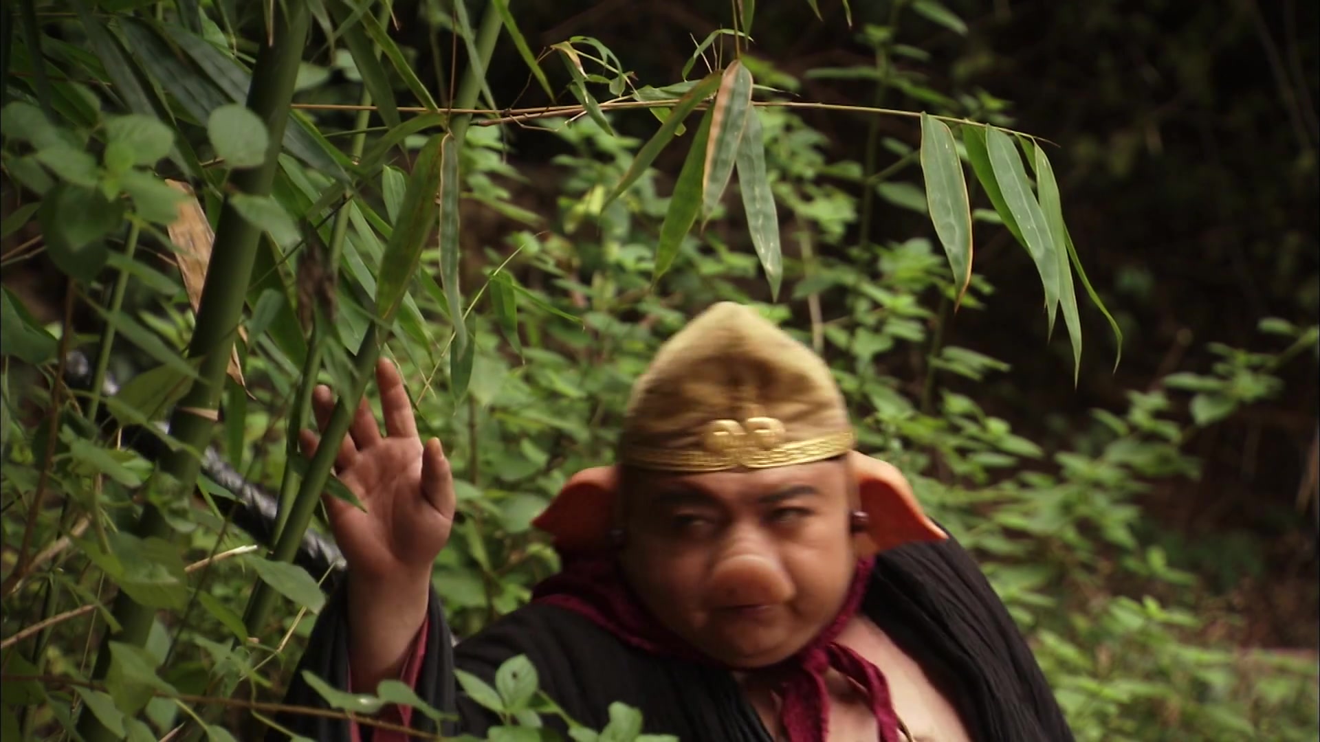 小白龙得知师父被困,他为了救师父给白翩翩送上极品佳酿