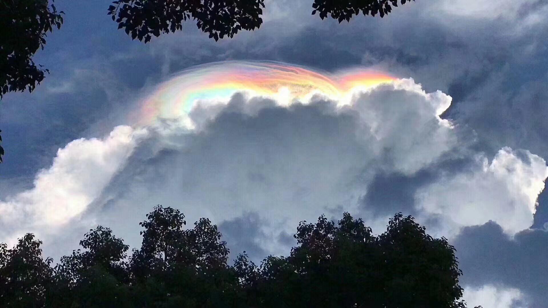 惊艳七彩祥云现身浙江慈溪朋友圈刷屏