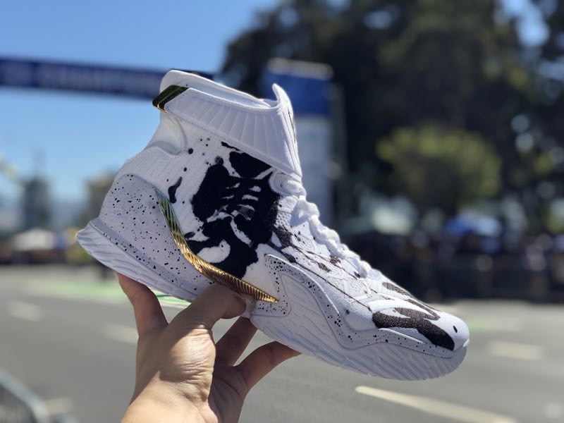 不知道各位有没有兴趣再度欣赏一下克莱亲指的kt3勇冠三军 和背后的