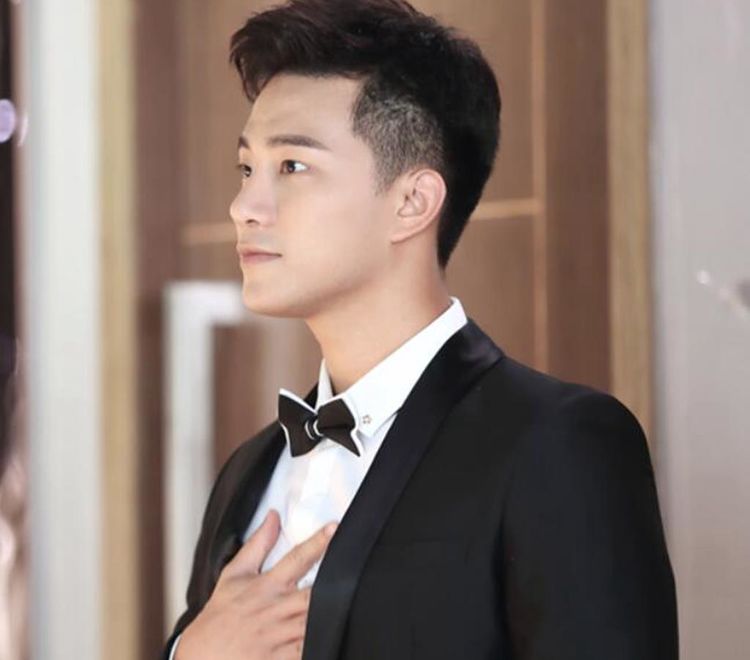 他因长太帅而出道,却在结婚生子后选择出家,现被张柏芝带红!