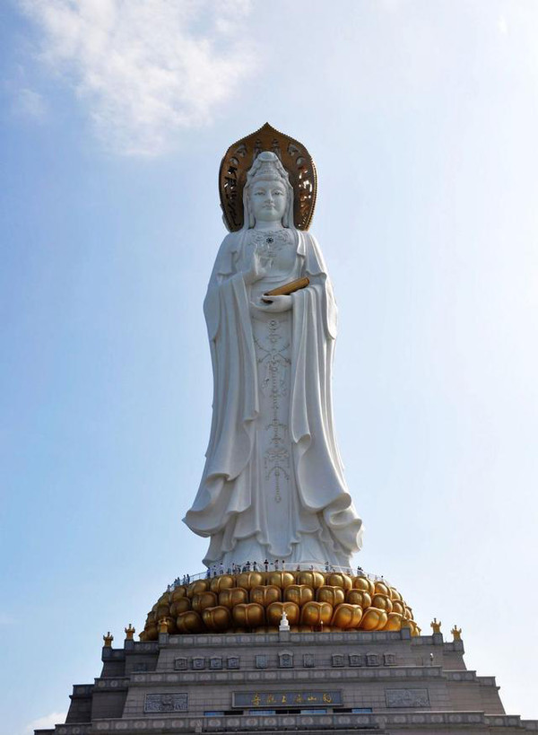 蔚为壮观的南海观世音像高达108米