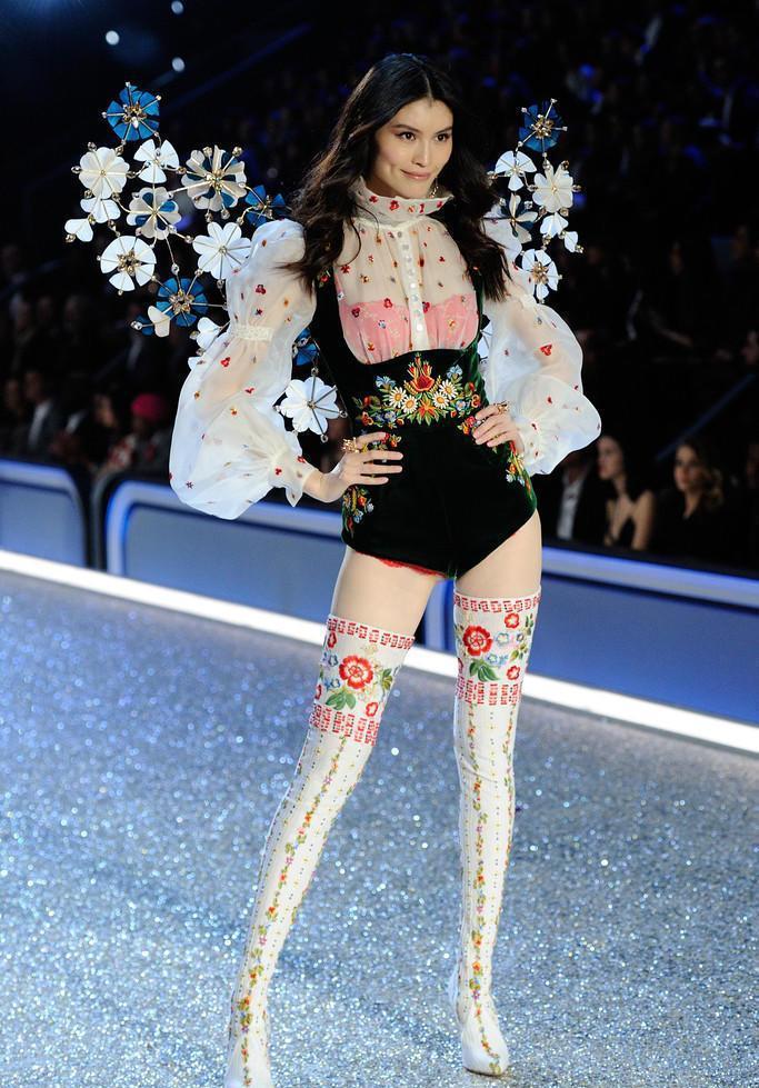 6位中国超模确登2017维密大秀她们的t台真是美得绚烂