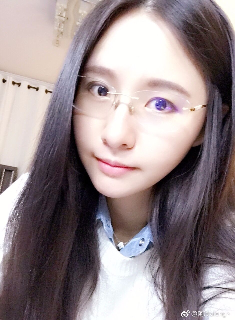 斗鱼阿冷证件照被神还原美得让人窒息,网友:对不起,我先恋爱了