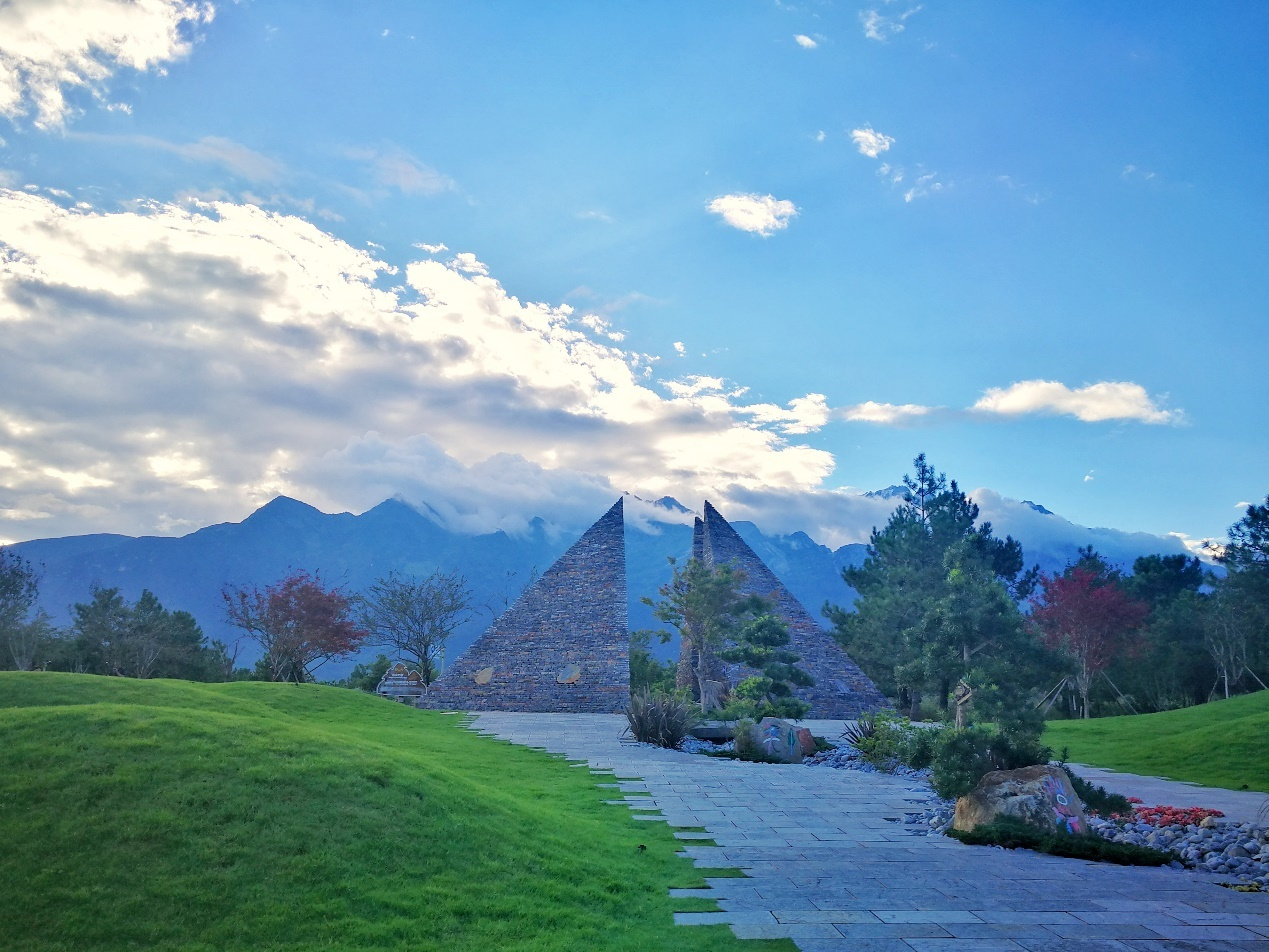 东巴秘境开业,丽江打造康养旅游新模式