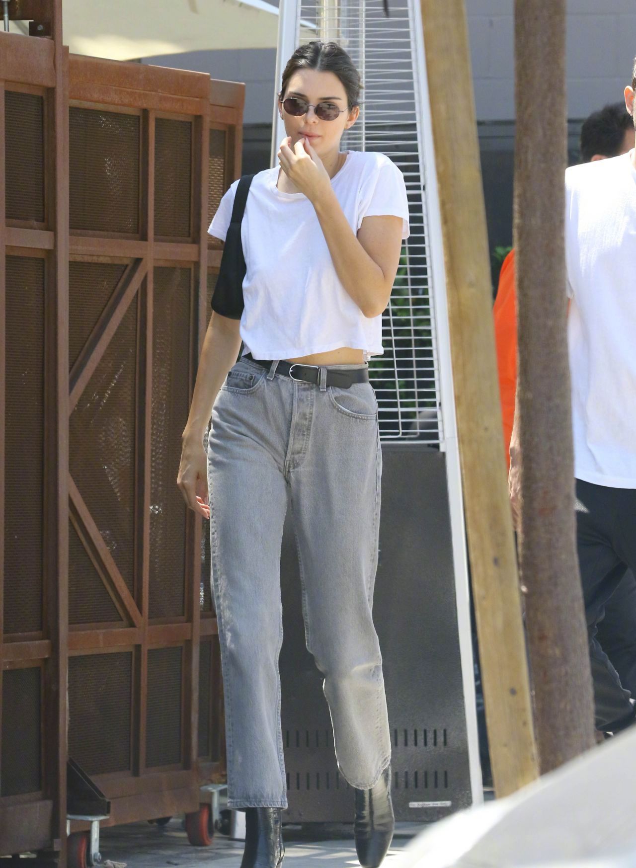 肯豆kendalljenner当地时间4月26日在西好莱坞外出购物的街拍