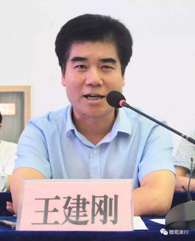 淅川县一高校长王建刚敢担当重在做