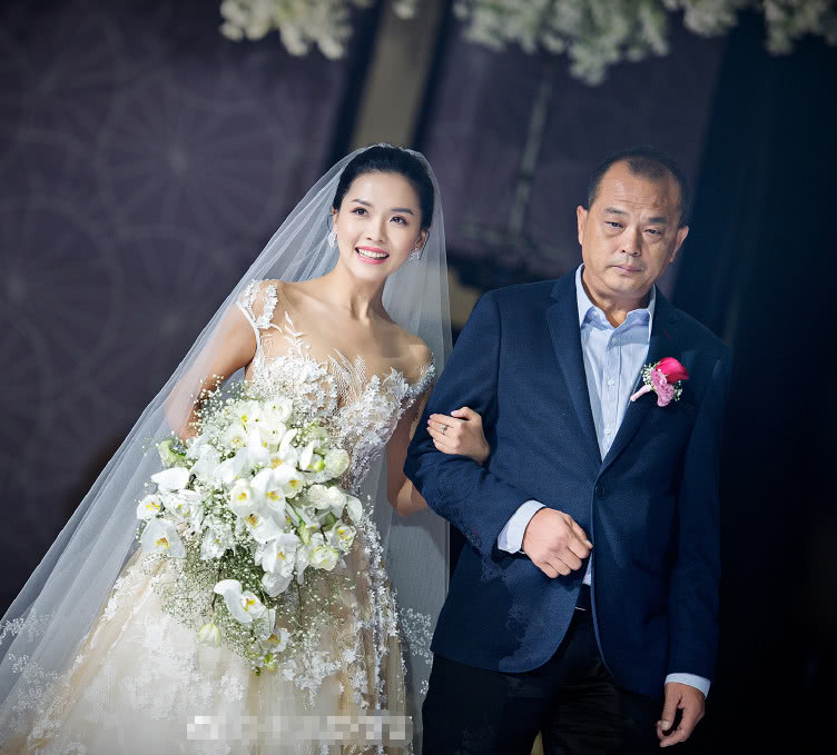 赞叹,女一号"汤小米"是整部剧的灵魂角色,她的扮演者王洋演技堪称一流