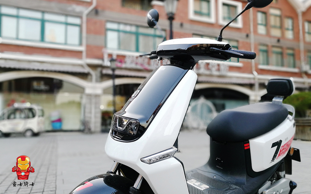 最高时速45,续航65公里,男人最爱的电动车:雅迪莱客评测