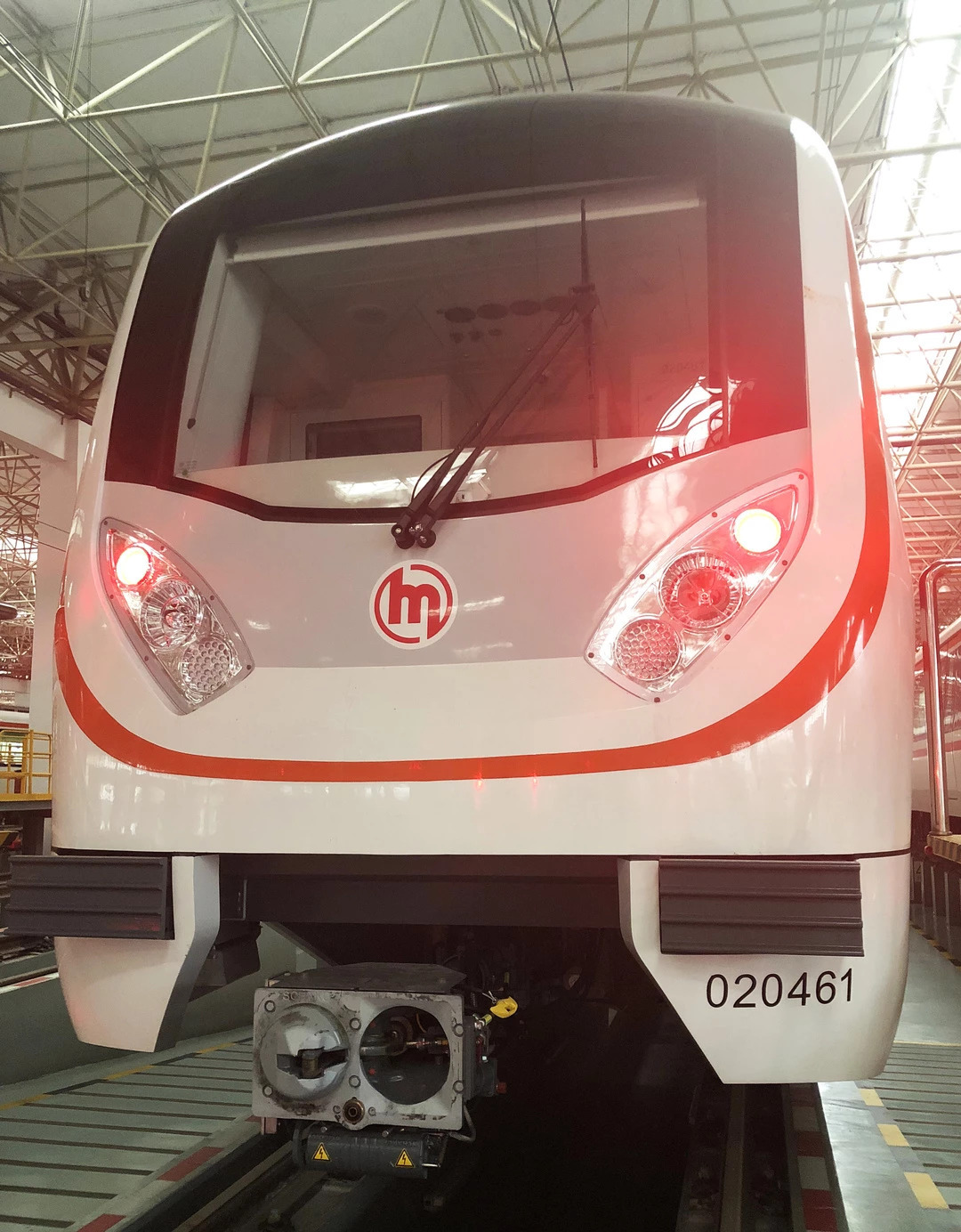 杭州地铁2号线新增列车抵杭调试