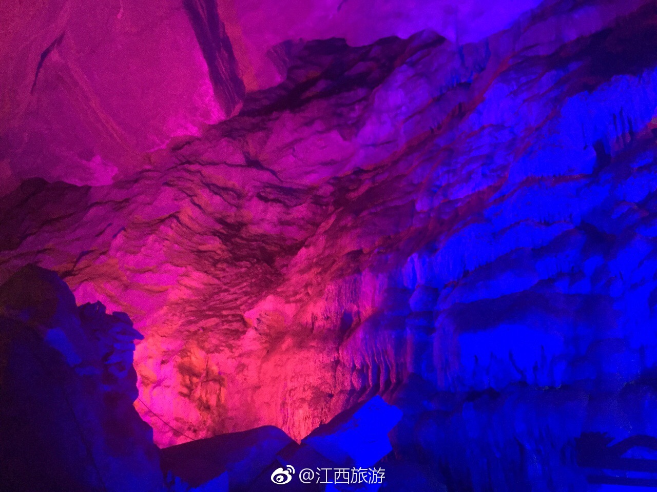 还记得《西游记》里的"东海龙宫"吗?就是这里---龙宫洞