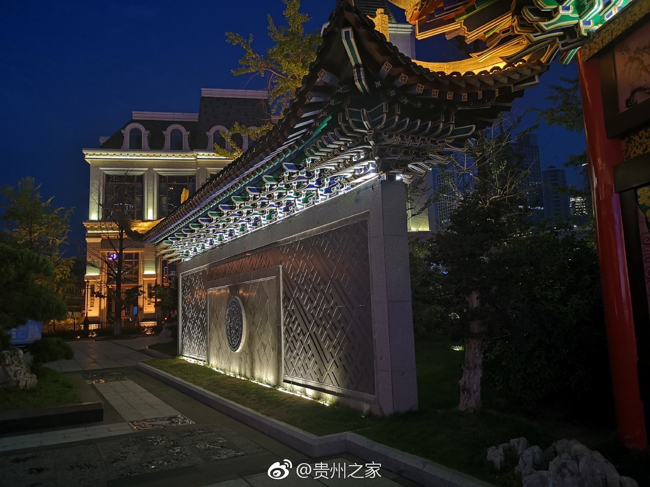 贵阳未来方舟戏台夜景真美爽爽贵阳漫步云岩夜景美吗