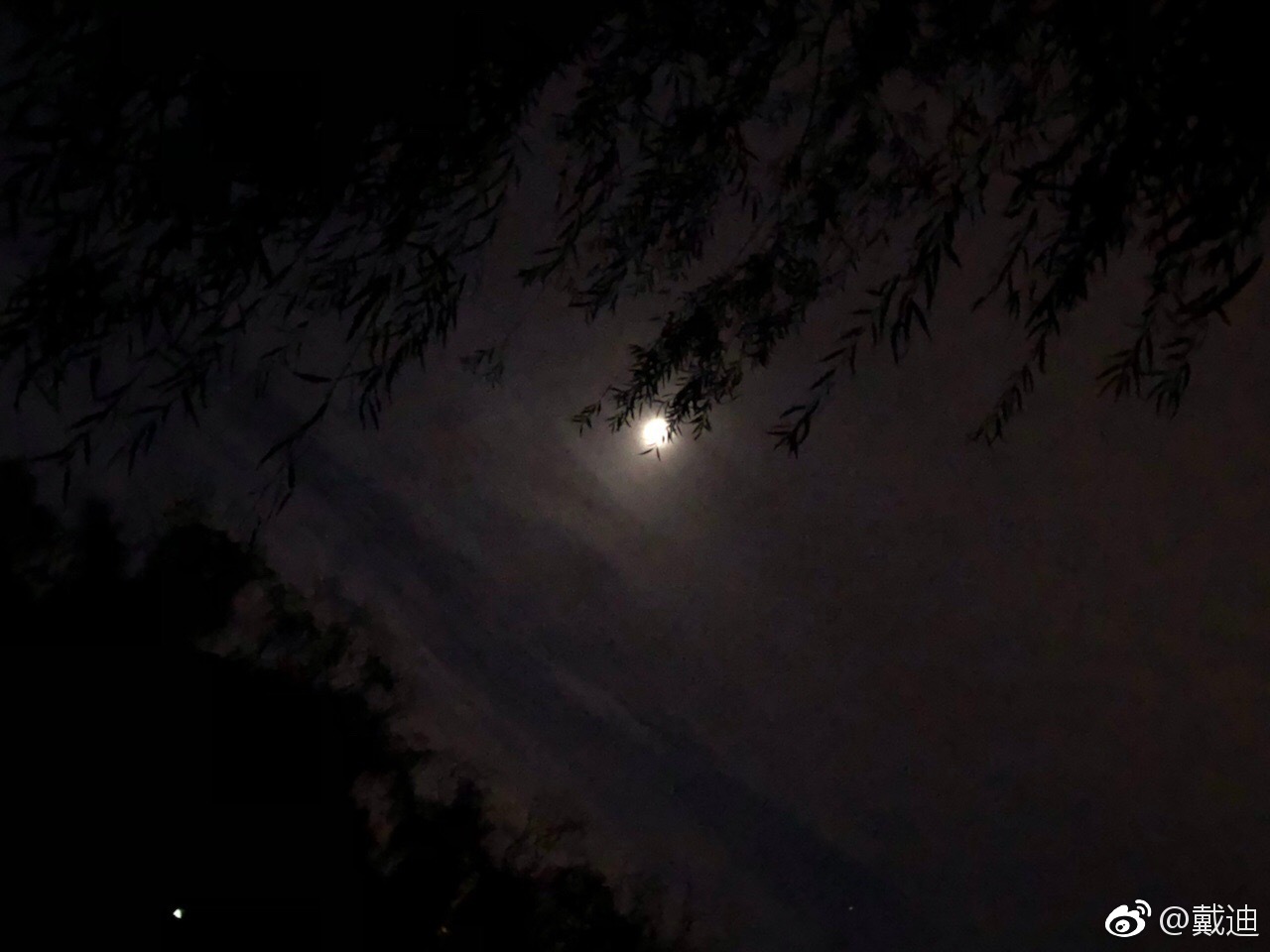 上联夜游熙湖赏半块残月求下联