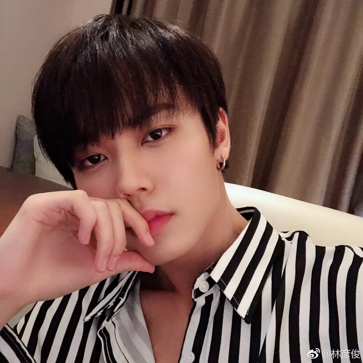 林彦俊 泉州 林彦俊自拍,依然是我们的小清新橘,酒窝梨花带笑