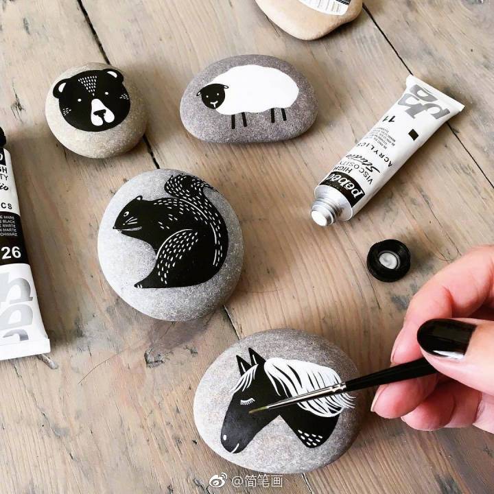 小清新黑白石头画