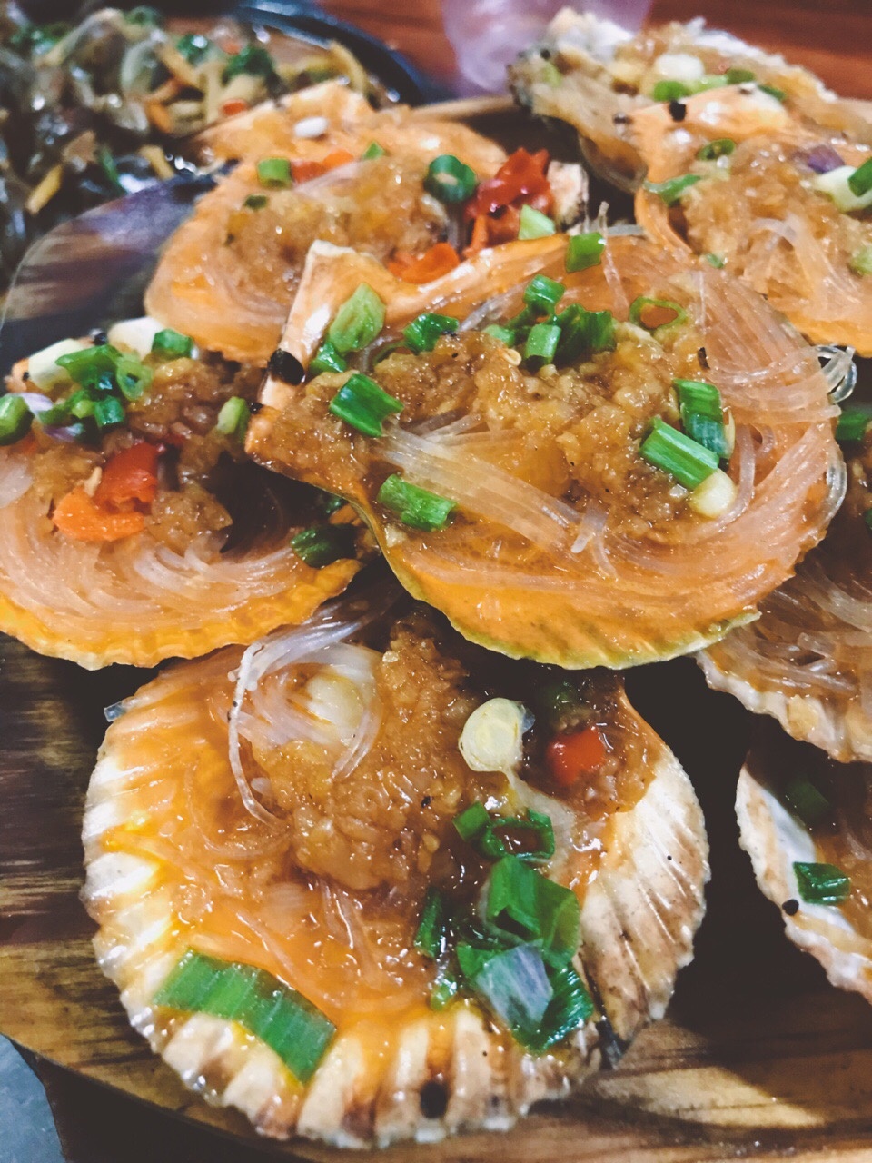 带朋友又来这家铁板烧海鲜店,街巷里的美食太美味