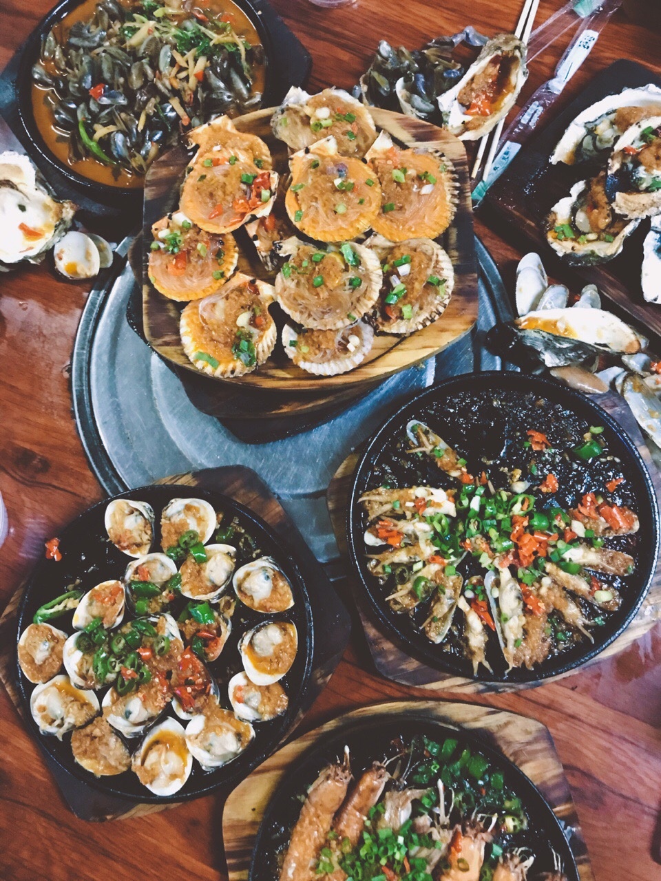 带朋友又来这家铁板烧海鲜店,街巷里的美食太美味