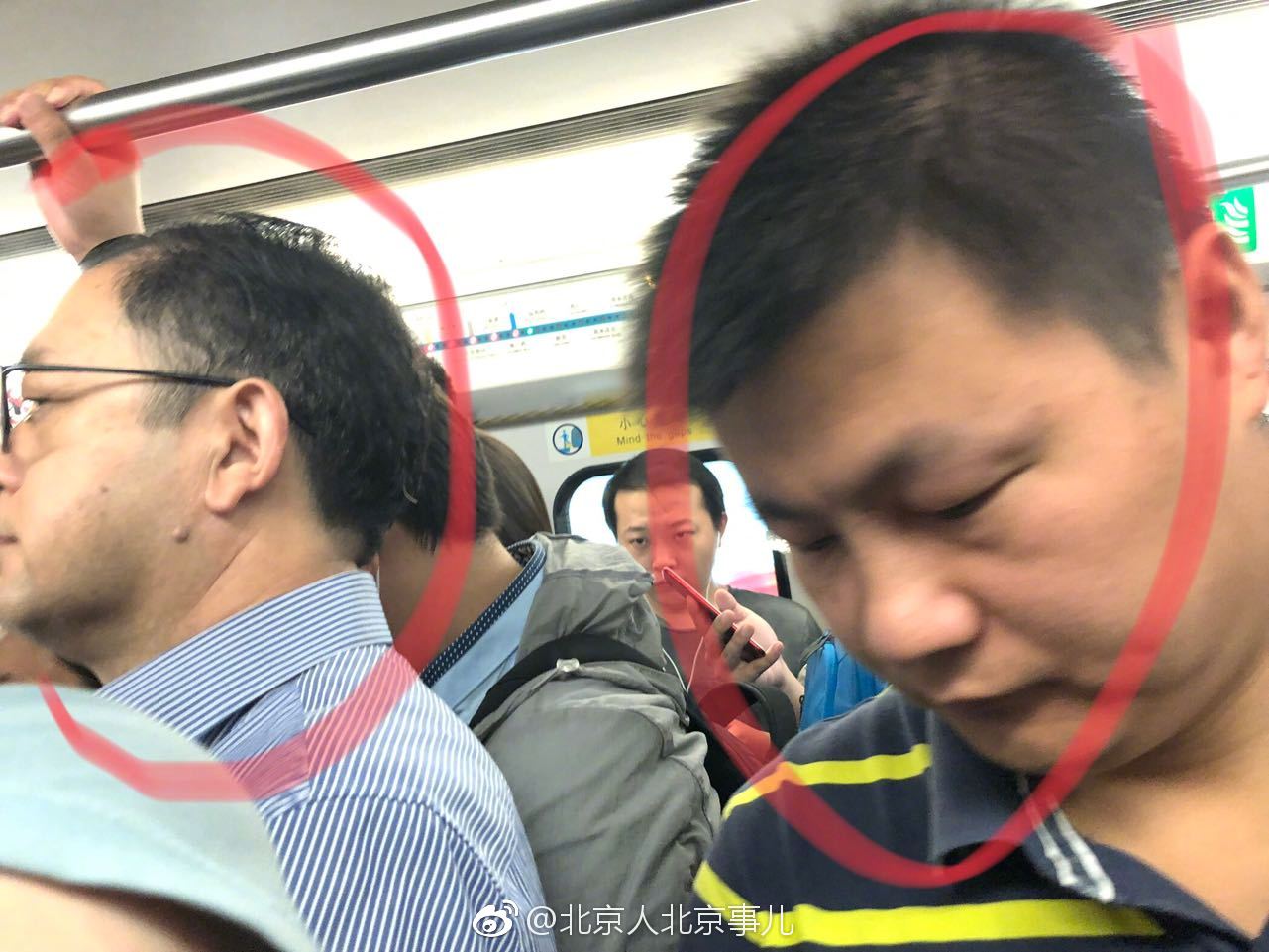 女孩地铁遭遇咸猪手勇敢反抗并报警 北京警方12小时破案_京报网