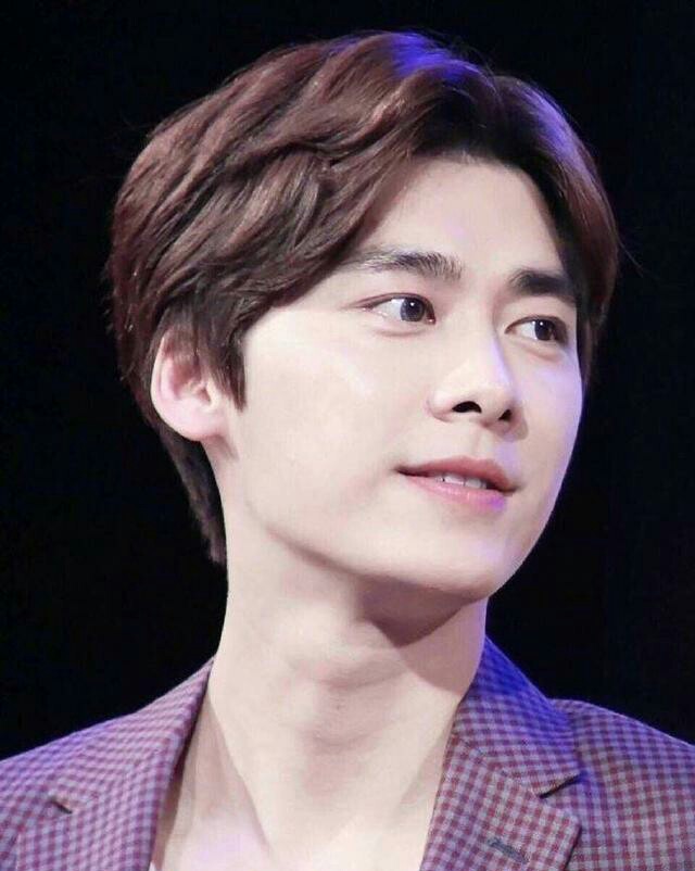 李易峰 逆毛 中分 三七分 三七分 背头,每个新发型都轻松驾驭