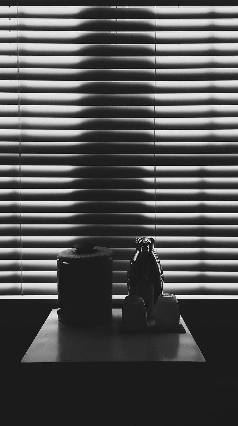 孤独感和黑白调仿佛是天生的一对|孤独感_新浪新闻