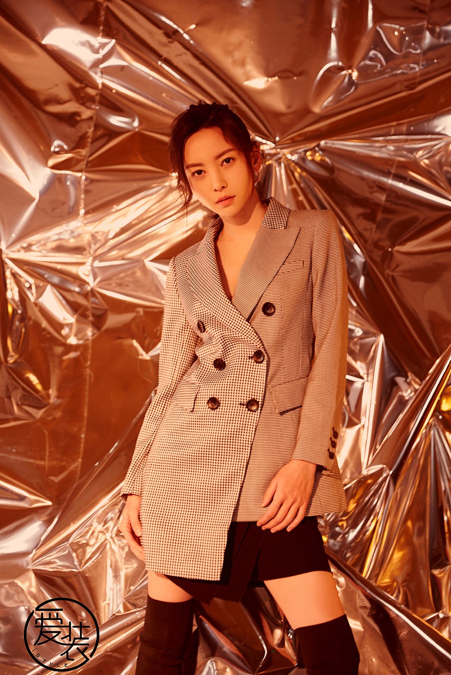 于文文时尚写真 温柔外表下藏着狂热内心