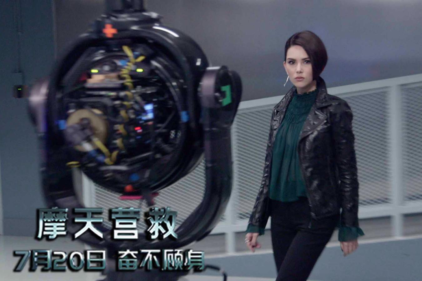 《摩天营救》新特辑展现昆凌不凡身手 娇小身材对抗"巨石"强森